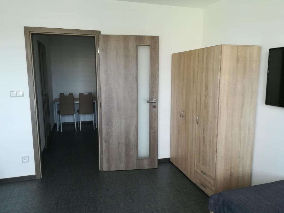 Velké Bílovice Penzion Sapara מראה חיצוני תמונה